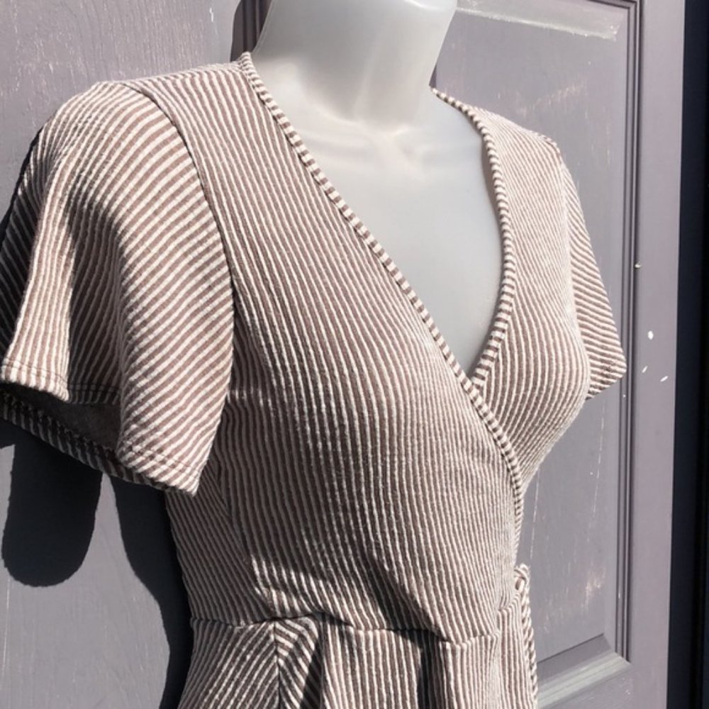 Caution to the Wind faux wrap short sleeve top - Picture 6 of 10